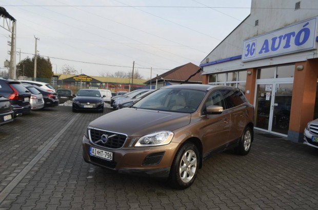 Volvo XC60 2.4 D [D5] Momentum Geartronic